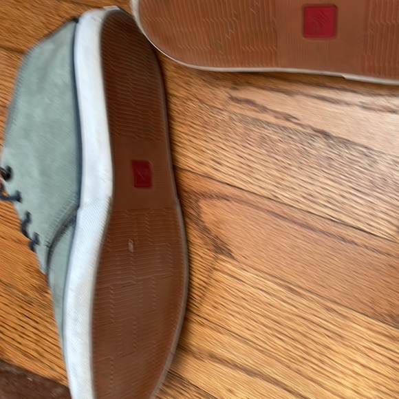 Men's Quicksilver mid-top sneakers with speed hooks. Good shape-gently worn - Picture 3 of 4